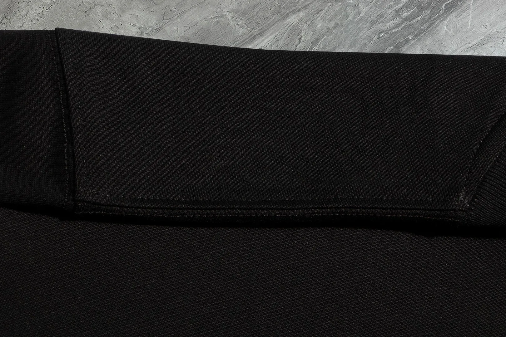 《 》 《Moncler~ 》2025New Arrival Quality T , Versatile Quality ！ ‼ 32 250G ‼ ， ， ， ， T 🤪 Sizes：S-M-L-XL-2XL ：Black，White， Same Style